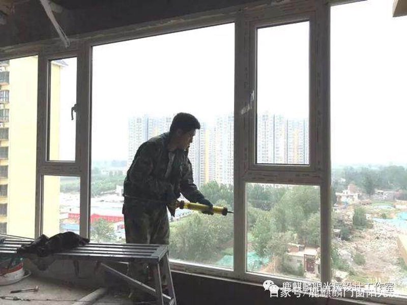 玻璃幕墙工程：现代建筑不可或缺的艺术